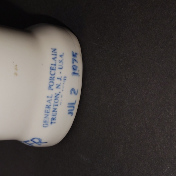 A vintage large ceramic porcelain hand glove mold - Picture 2 of 6